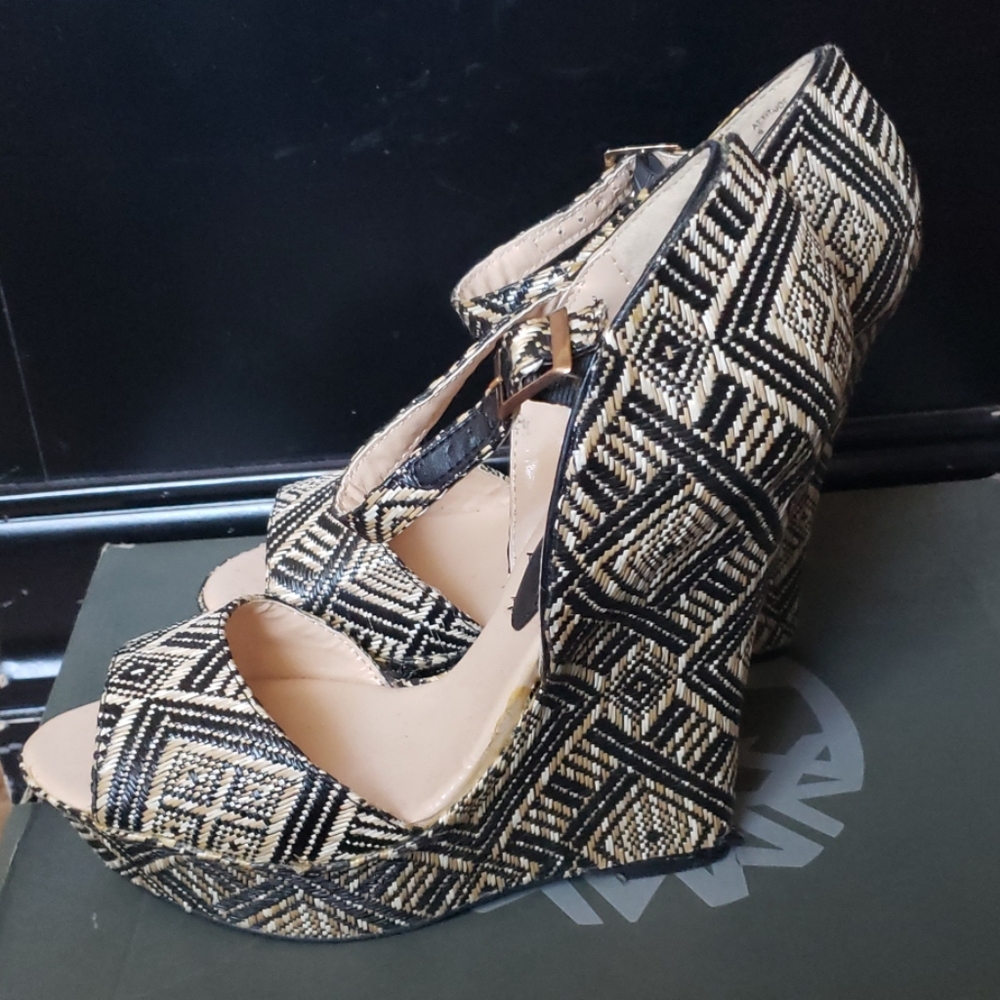 Shoes - Picture 3 of 7